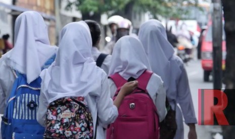 Pelajar sekolah negeri di Jakarta mulai beraktifitas