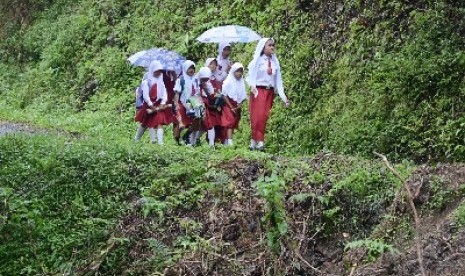 Elementary school students (illustration)