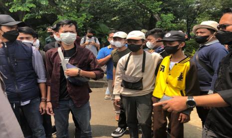 Pelajar yang mengaku anak SMA-STM diamankan pihak kepolisian di kawasan Monas dan Parkir IRTI, Senin (11/4). 