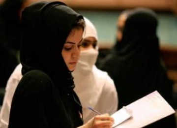 Pelajar perempuan Arab Saudi alami kesulitan mengambil gelar di luar negeri. Mereka tak diizinkan meninggalkan negara tanpa ada wali.