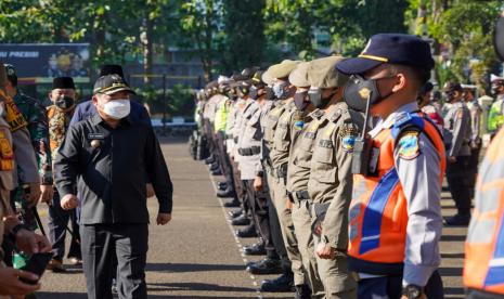 Pelaksanaan Apel Kesiapsiagaan terkait Persiapan Pengamanan Pilkades Serentak Tahun 2021, di Mapolres Garut, Senin (7/6). 