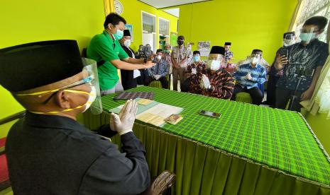 Pelaksanaan nikah di Kantor Urusan Agama (KUA).