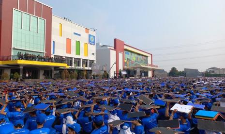 Pelaksanaan SEMOT (Seminar Motivasi) yang berlangsung pada Ahad (22/9/2024) di BSI Convention Center (Convex), Kaliabang, Bekasi berlangsung meriah. 