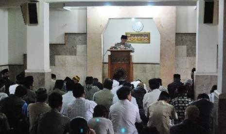  Pelaksanaan shalat Jumat di salah satu masjid jamaah Ahmadiyah.