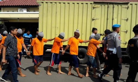 Pelaku begal Dan Curanmor. Sebanyak 14 pelaku begal dan curanmor berhasil ditangkap jajaran Polres Indramayu dalam Operasi Jaran Lodaya selama sepuluh hari, mulai 14 - 23 Februari 2019. Pengungkapan kasus itu disampaikan dalam jumpa pers di Mapolres Indramayu, Rabu  (27/2).