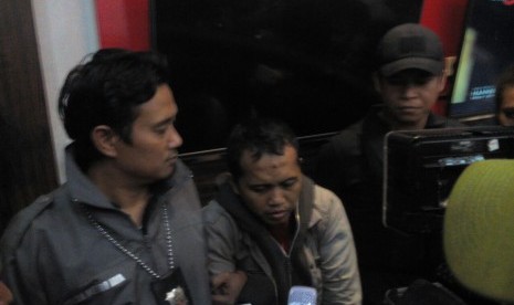 Pelaku pembunuhan serta pembakaran rumah di Pejaten, DH alias I yang ditangkap Kamis (25/6)