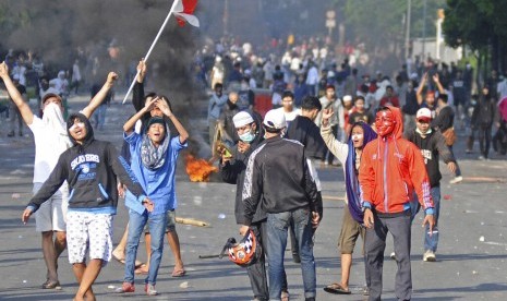 Pelaku unjuk rasa beraksi di Jakarta, Rabu (22/5). 