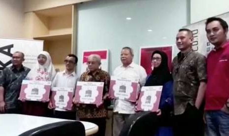 Pelanggan Republika bersama jajaran manajemen Harian Republika