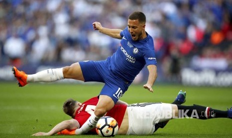 Pelanggaran  Phil Jones terhadap Striker Chlesea Eden Hazard yang berbuah penalti pada Laga Final FA Cup antara Chelsea  melawan Manchester United di Wembley Stadium, London