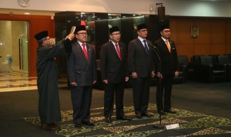 Pelantikan 4 anggota baru MPR.