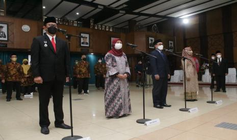 Pelantikan 4 Wakil Rektor Unisba masa bakti 2021-2025 secara hybrid di Aula Unisba Jalan Tamansari Kota Bandung, Jumat (8/10).