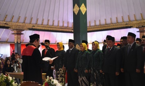 Pelantikan anggota DPRD Kabupaten Sleman periode 2019-2024 di Pendopo Parasamya Setda Sleman.