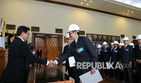 Rektor UGM Lantik 228 Insinyur Baru (ilustrasi).