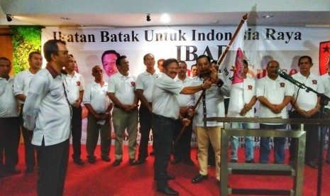 Pelantikan sejumlah pengurus Ikatan Batak Indonesia Raya (Ibara) di Gedung Veteran, Duren Sawit, Jakarta Timur, Sabtu (18/11). 