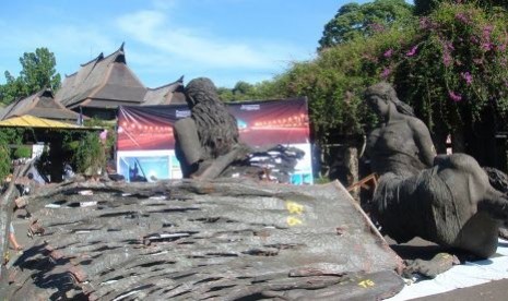 Pelataran FSRD Institut Teknologi Bandung saat penyelenggaraan Pasar Seni ITB