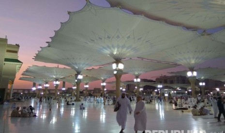 Pelataran Masjid Nabawi