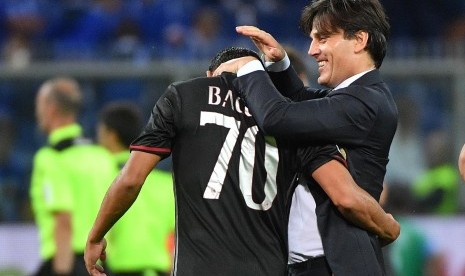 Pelatih AC Milan, Vicenzo Montella (kanan) dan striker, Carlos Bacca.