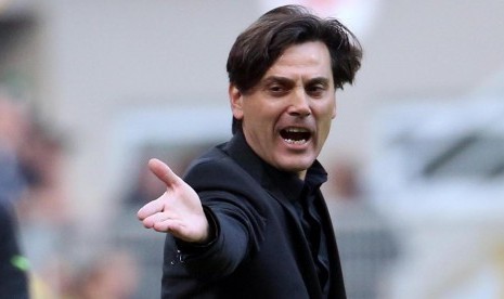 Pelatih AC Milan Vincenzo Montella. 