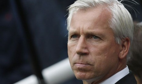 Pelatih Alan Pardew.