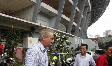 Pelatih Alfred Riedl.