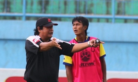 Pelatih Arema,Suharno.