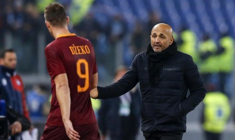 Pelatih AS Roma, Luciano Spalletti (kanan) dan Edin Dzeko.