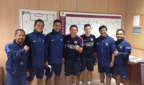 Mantan pelatih Barcelona B, Eusebio Sacristan (tengah) kini melatih Real Sociedad.