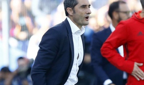 Pelatih Barcelona Ernesto Valverde bereaksi pada pertandingan La Liga antara timnya dan Getafe di Stadion Coliseum Alfonso Perez, Sabtu (16/9). 