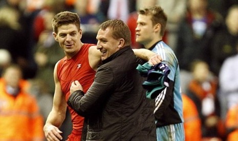 Pelatih Brendan Rodgers dan Steven Gerrard.