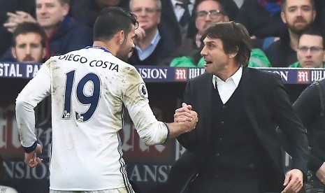 Pelatih Chelsea, Antonio Conte (kanan) dan Diego Costa.