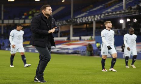 Pelatih Chelsea Frank Lampard bersama para pemainnya saat laga melawan Everton.