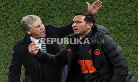 Pelatih Everton Carlo Ancelotti (kiri) Vs pelatih Chelsea Frank Lampard.