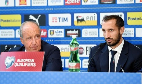 Pelatih Italia Giampiero Ventura dan bek Italia Girogio Chiellini.