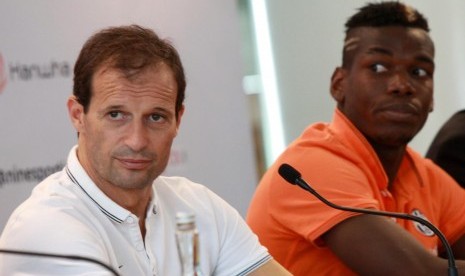 Pelatih Juventus Massimiliano Allegri, dan Pemain Juventus Paul Pogba dalam konferensi pers menjelang tur Juventus ke Asia-Pasific di Jakarta, Selasa (5/8).