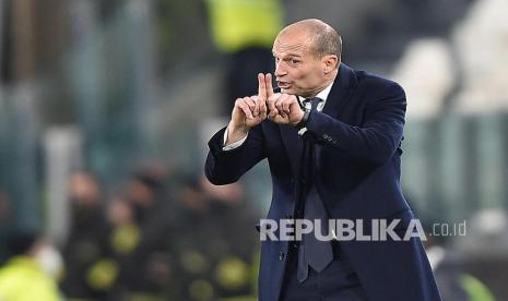  Pelatih Juventus Massimiliano Allegri memberi isyarat selama pertandingan sepak bola Serie A Italia.