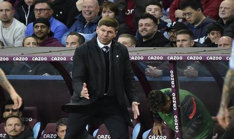 Pelatih Aston Villa yang juga legenda Liverpool, Steven Gerrard. 