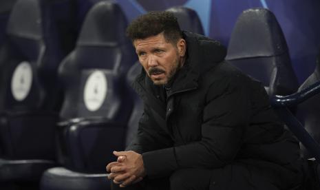 Pelatih Atletico Madrid Diego Simeone menghadiri pertandingan sepak bola leg pertama perempat final Liga Champions antara Manchester City dan Atletico Madrid di Stadion Etihad, di Manchester, Selasa, 5 April 2022.