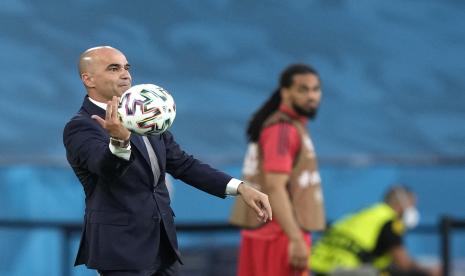 Pelatih kepala Belgia Roberto Martinez selama pertandingan sepak bola babak 16 besar UEFA EURO 2020 antara Belgia dan Portugal yang diadakan di stadion La Cartuja Sevilla, di Seville, Spanyol, 27 Juni 2021.