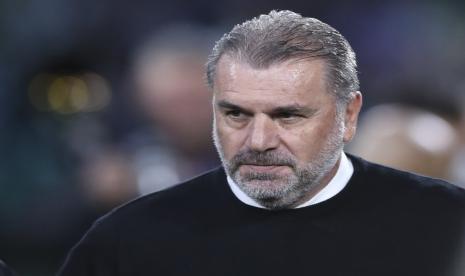  Pelatih kepala Tottenham Hotspur Ange Postecoglou 