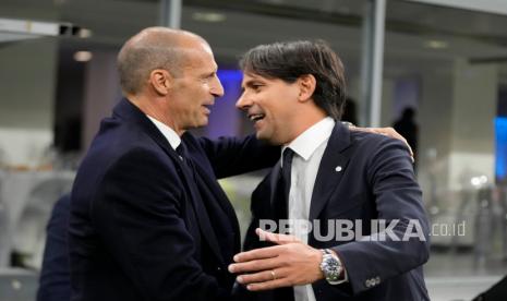 Pelatih kepala Inter Milan Simone Inzaghi (kanan) dan pelatih kepala Juventus Massimiliano Allegri akan kembali beradu taktik pada laga Piala Super Italia di Stadion Giuseppe Meazza, Milan, Kamis (13/1/2022) dini hari WIB.