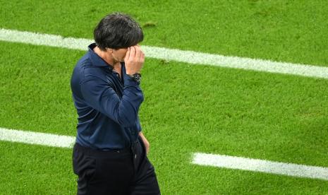  Pelatih kepala Jerman Joachim Loew selama pertandingan sepak bola babak penyisihan grup F UEFA EURO 2020 antara Jerman dan Hongaria di Munich, Jerman, 23 Juni 2021. 