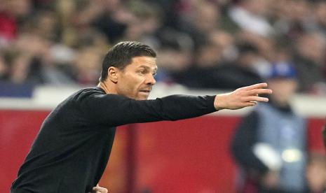  Pelatih Bayer Leverkusen Xabi Alonso. Pelatih AS Roma Jose Mourinho akan menikmati bereuni dengan pelatih Bayer Leverkusen Xabi Alonso saat Roma bertemu Leverkusen pada leg pertama semifinal Liga Europa, Jumat (12/5/2023) dini hari WIB.