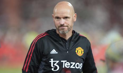  Pelatih Manchester United Erik ten Hag saat pertandingan sepak bola pramusim melawan Liverpool di Stadion Nasional Rajamangala di Bangkok, Thailand, Selasa, 12 Juli 2022. Manchester United mengalahkan Liverpool 4-0.