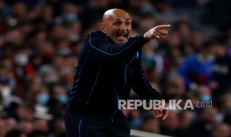  Pelatih kepala Napoli Luciano Spalletti.