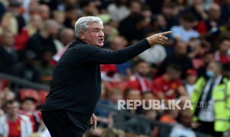 Pelatih Newcastle United, Steve Bruce.