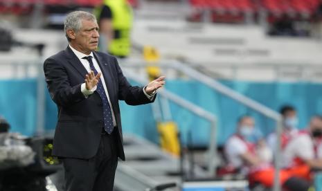 Pelatih kepala Portugal Fernando Santos