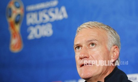 Pelatih Kepala Prancis Didier Deschamps terlihat pada saat konferensi pers resmi pada malam babak 16 melawan Argentina di Piala Dunia Sepak Bola 2018 di Kazan, Rusia, Jumat, 29 Juni 2018.