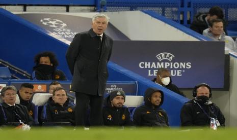 Pelatih Real Madrid Carlo Ancelotti meringis saat pertandingan perempat final Liga Champions 2021/2022 antara Chelsea dan Real Madrid.