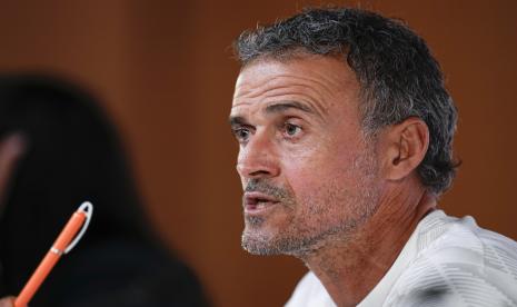 Pelatih kepala Spanyol Luis Enrique berbicara kepada wartawan saat konferensi pers, di Doha, Qatar, Senin, 5 Desember 2022. Spanyol akan bermain melawan Maroko di babak 16 besar turnamen sepak bola Piala Dunia pada 6 Desember. 