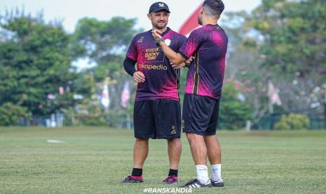 Pelatih Kiper Rans Nusantara FC, Felipe Americo.